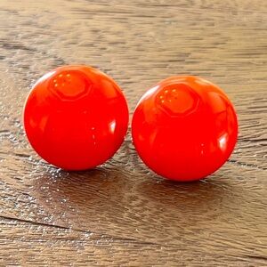 1940’s Bakelite domed screw back clip earrings.